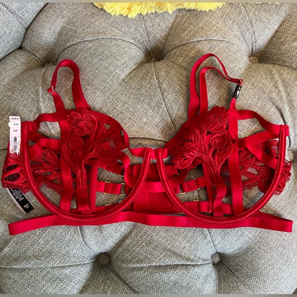 VS Luxe Banded Balconette Bra - Picture 4 of 14